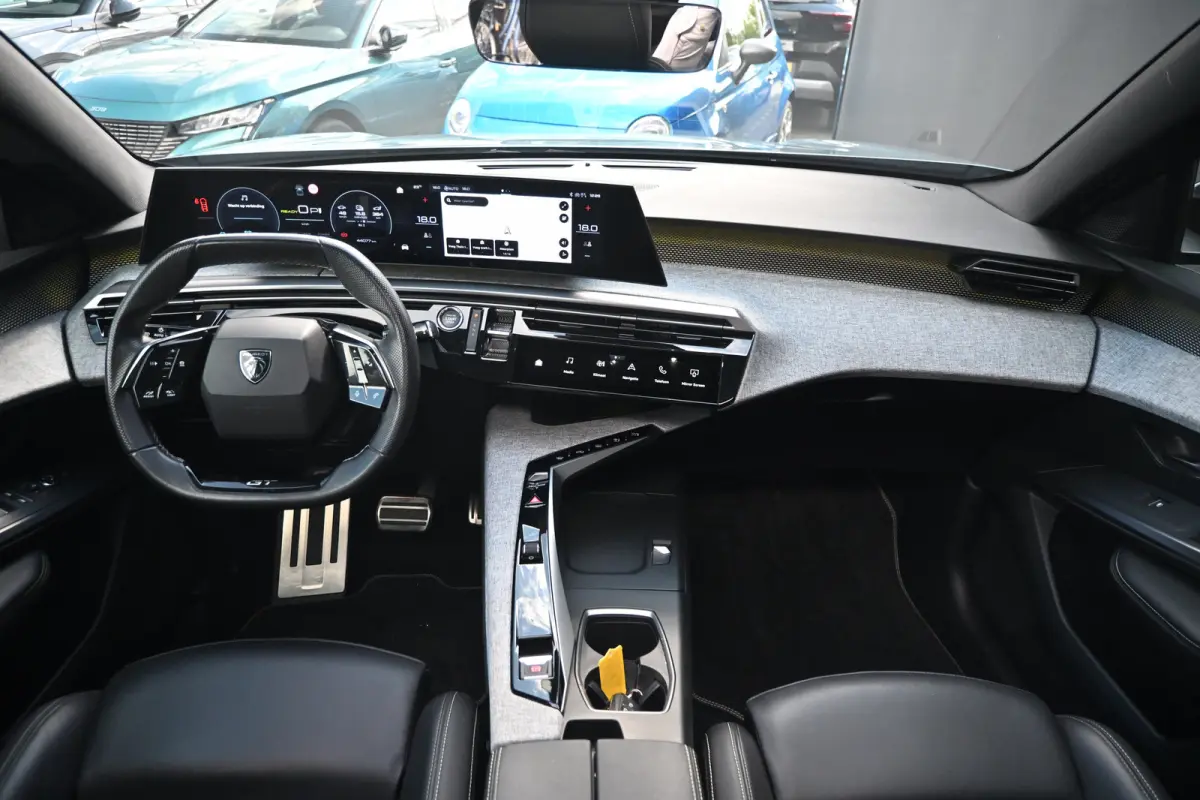 GT Avantage 73 kWh 7p 94,75%SOH! | Schuif-/Kanteldak | Elektr. Stoelen | Stoel/Stuurverwarming | Navigatie | 360 Camera !