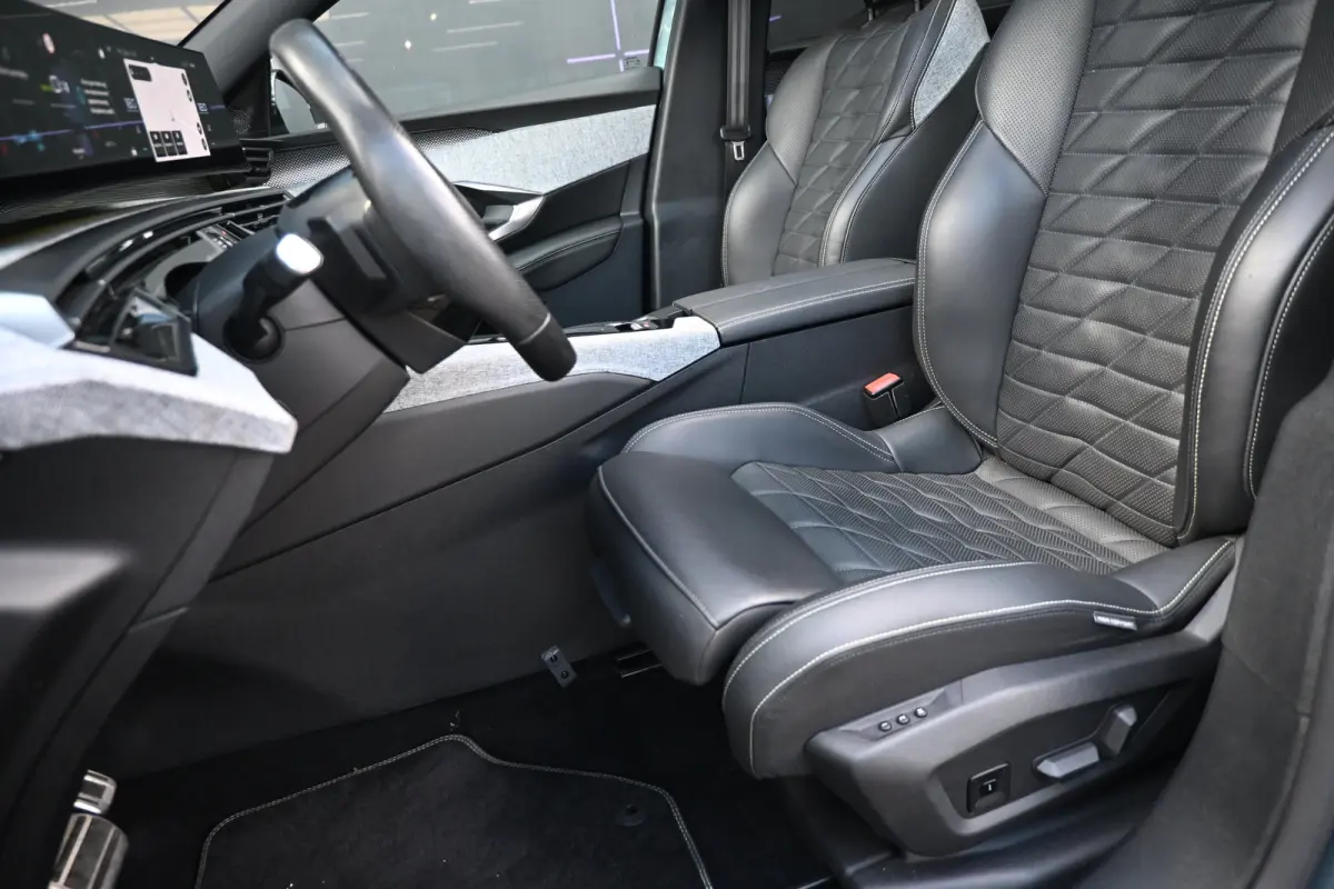 GT Avantage 73 kWh 7p 94,75%SOH! | Schuif-/Kanteldak | Elektr. Stoelen | Stoel/Stuurverwarming | Navigatie | 360 Camera !