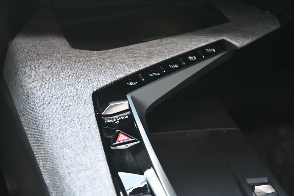 GT Avantage 73 kWh 7p | Schuif-/Kanteldak | Elektr. Stoelen | Stoel/Stuurverwarming | Navigatie | 360 Camera !