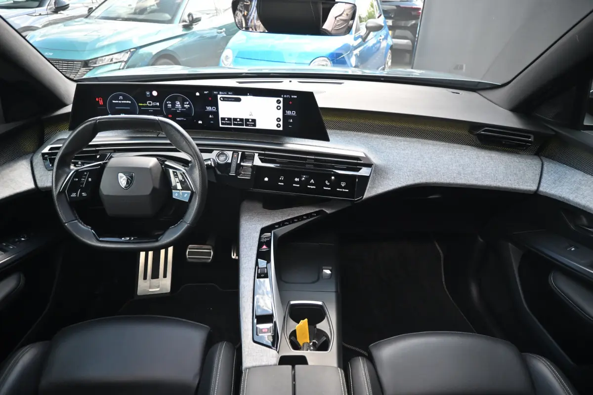 GT Avantage 73 kWh 7p | Schuif-/Kanteldak | Elektr. Stoelen | Stoel/Stuurverwarming | Navigatie | 360 Camera !