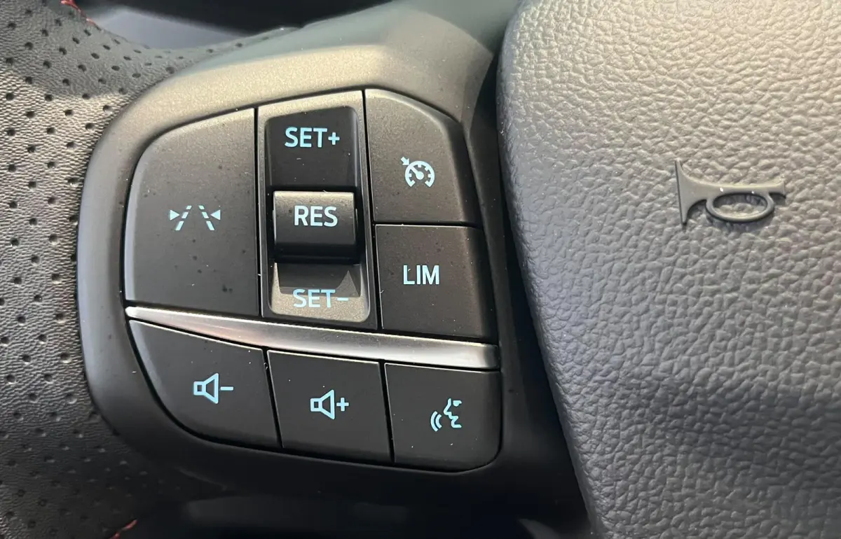 2.5 PHEV ST-Line | €7450,- Voordeel! | BLIS | Draadloos Carplay | Stoel/Voorruit/Stuurwielverwarming | All Weather Banden! |