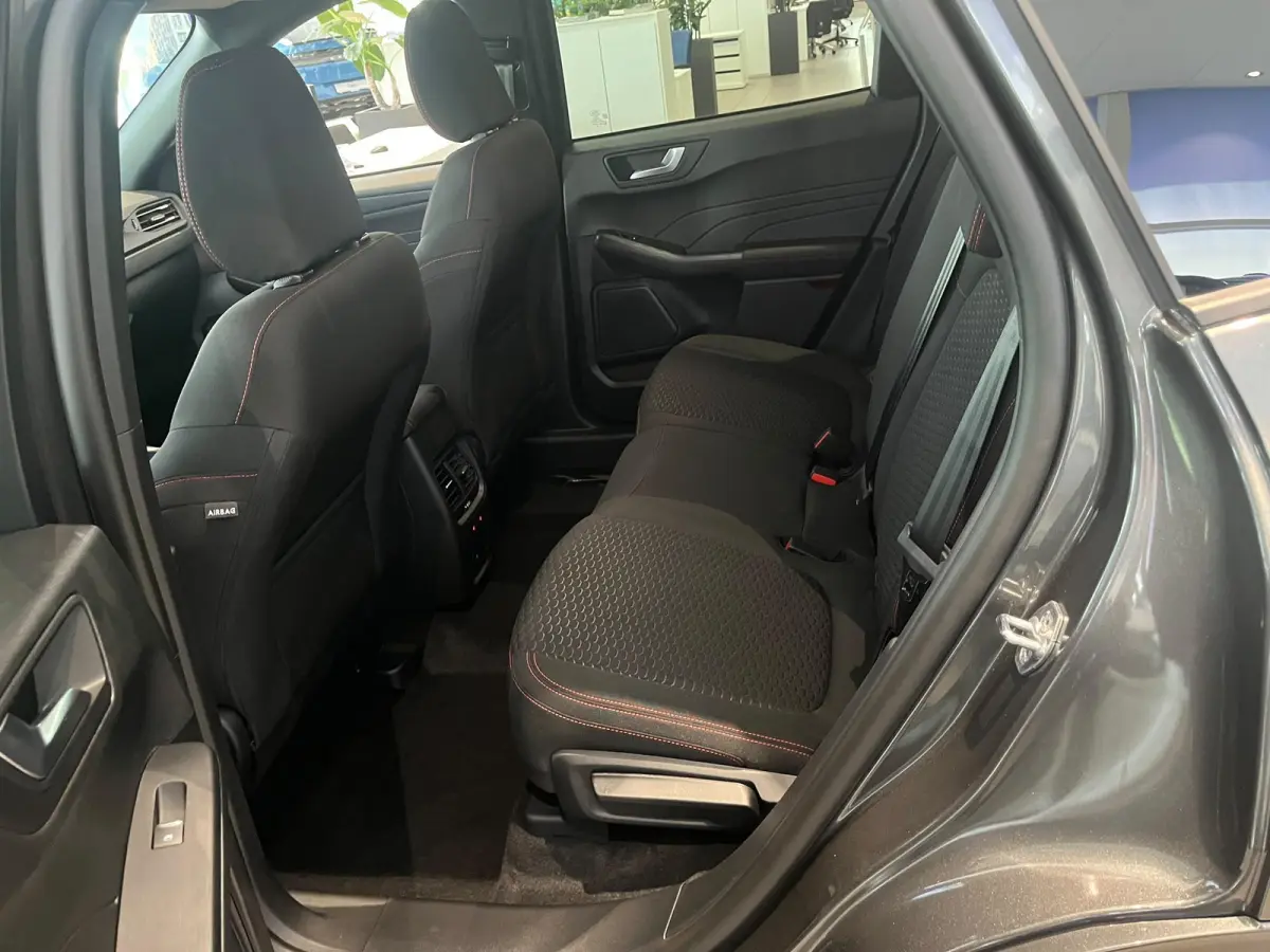 2.5 PHEV ST-Line | €7450,- Voordeel! | BLIS | Draadloos Carplay | Stoel/Voorruit/Stuurwielverwarming | All Weather Banden! |