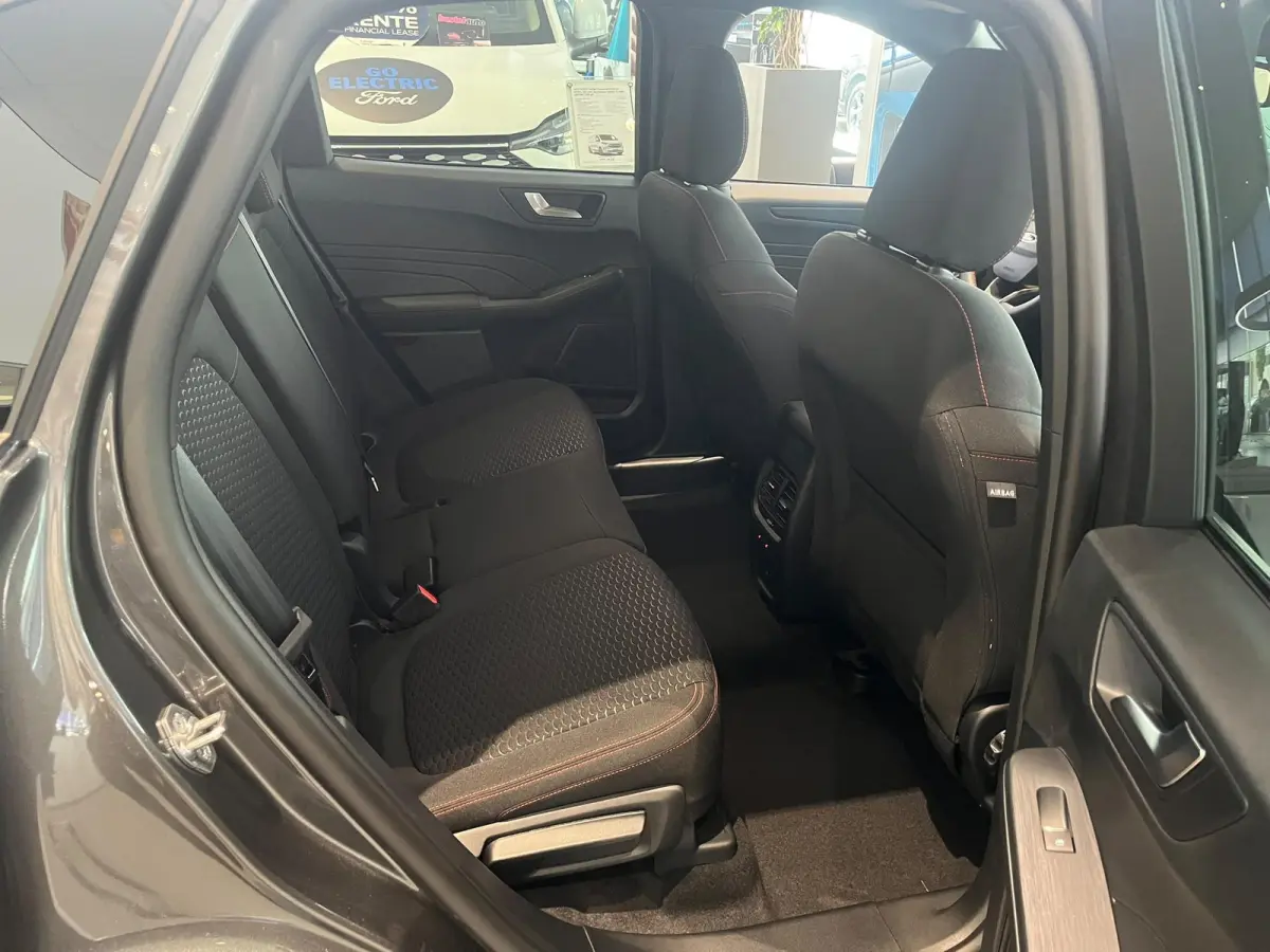 2.5 PHEV ST-Line | €7450,- Voordeel! | BLIS | Draadloos Carplay | Stoel/Voorruit/Stuurwielverwarming | All Weather Banden! |