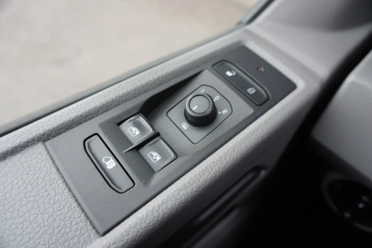 150pk L2H1 Apple Carplay Parkeersensoren Navigatie Achterdeuren Cruise control 3-Zits