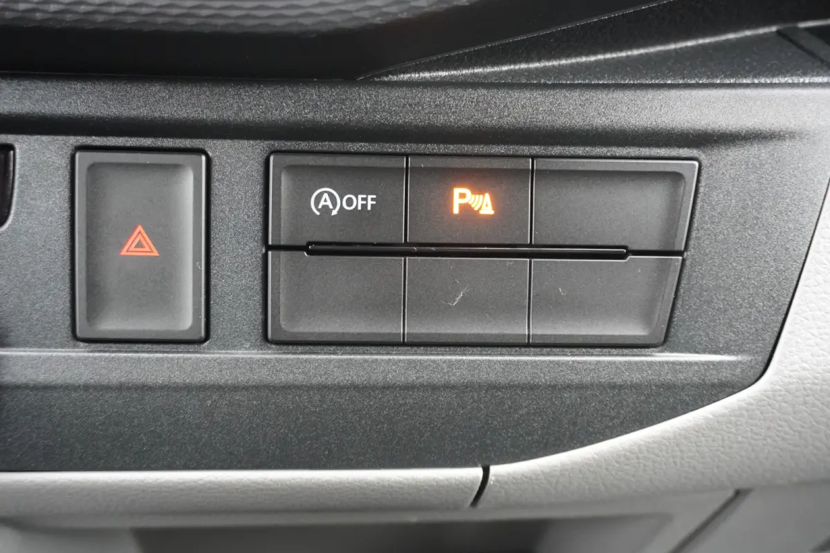 150pk L2H1 Apple Carplay Parkeersensoren Navigatie Achterdeuren Cruise control 3-Zits