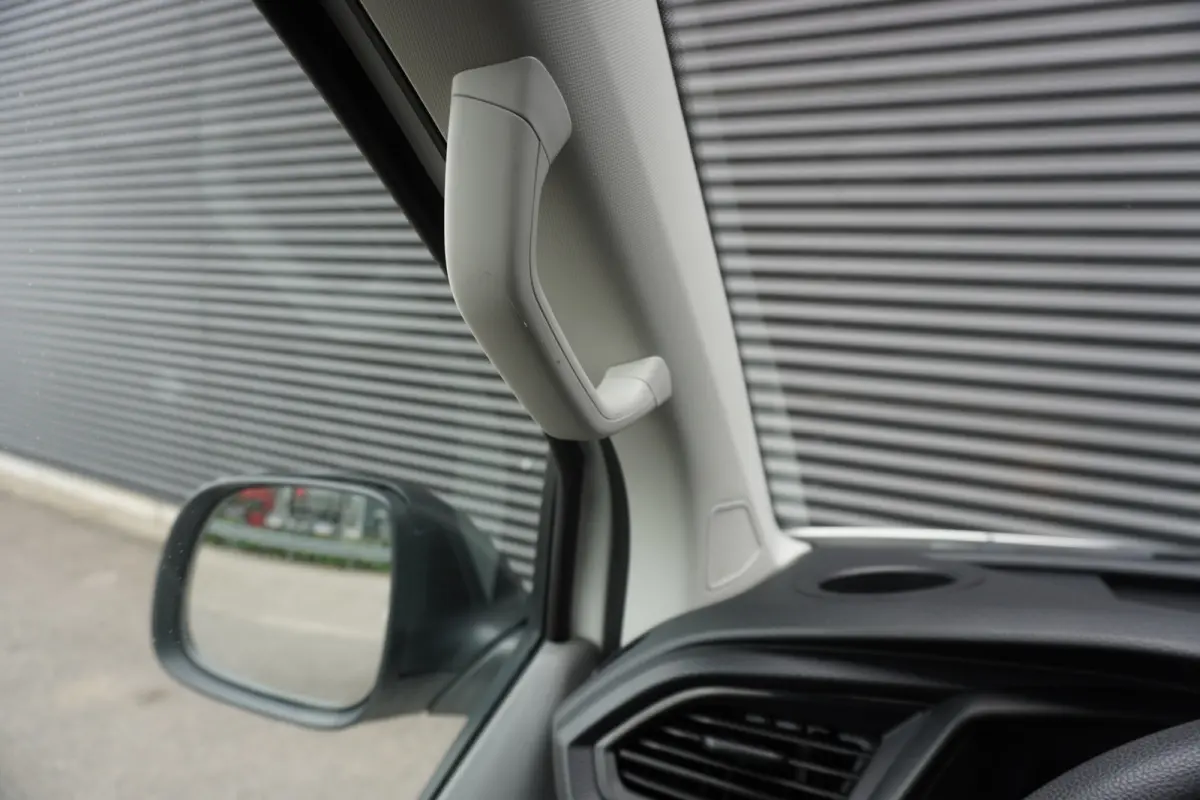 150pk L2H1 Apple Carplay Parkeersensoren Navigatie Achterdeuren Cruise control 3-Zits