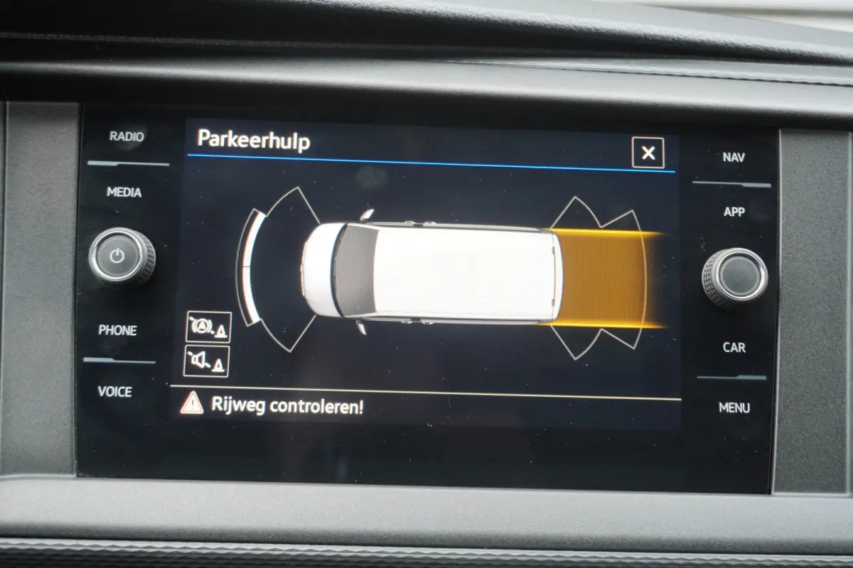 150pk L2H1 Apple Carplay Parkeersensoren Navigatie Achterdeuren Cruise control 3-Zits