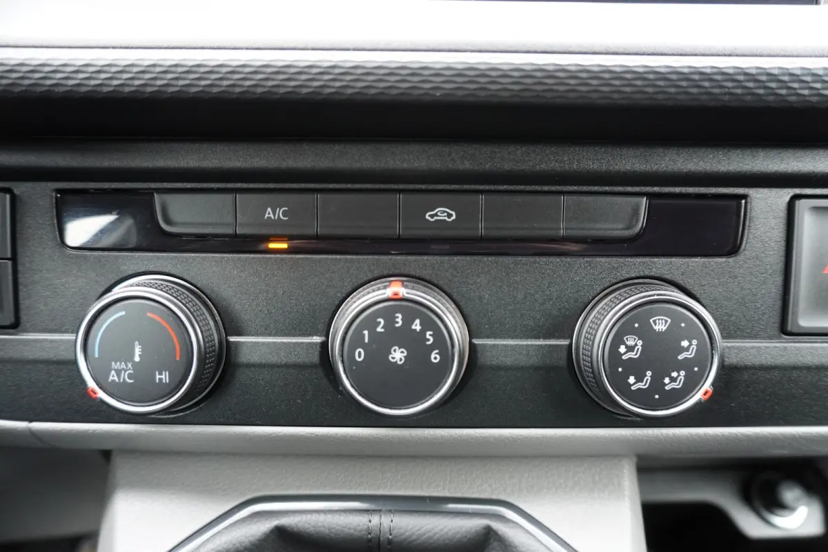 150pk L2H1 Apple Carplay Parkeersensoren Navigatie Achterdeuren Cruise control 3-Zits