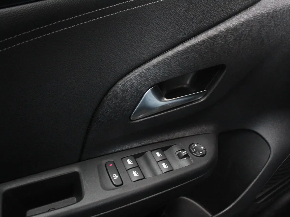 1.2 Turbo 100pk Automaat GS Navigatie Apple Carplay/Android Auto Digitale Cockpit Camera Parkeer sensoren Airco