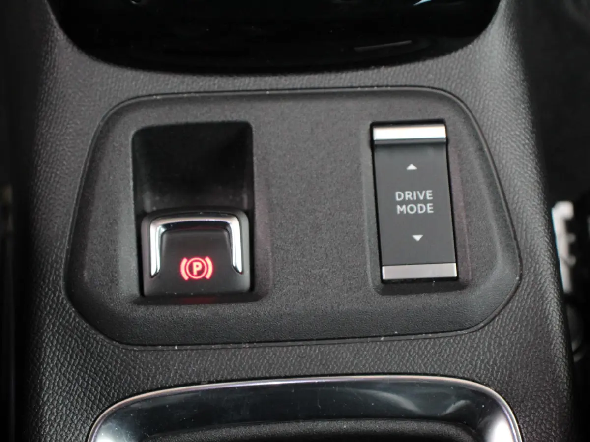 1.2 Turbo 100pk Automaat GS Navigatie Apple Carplay/Android Auto Digitale Cockpit Camera Parkeer sensoren Airco
