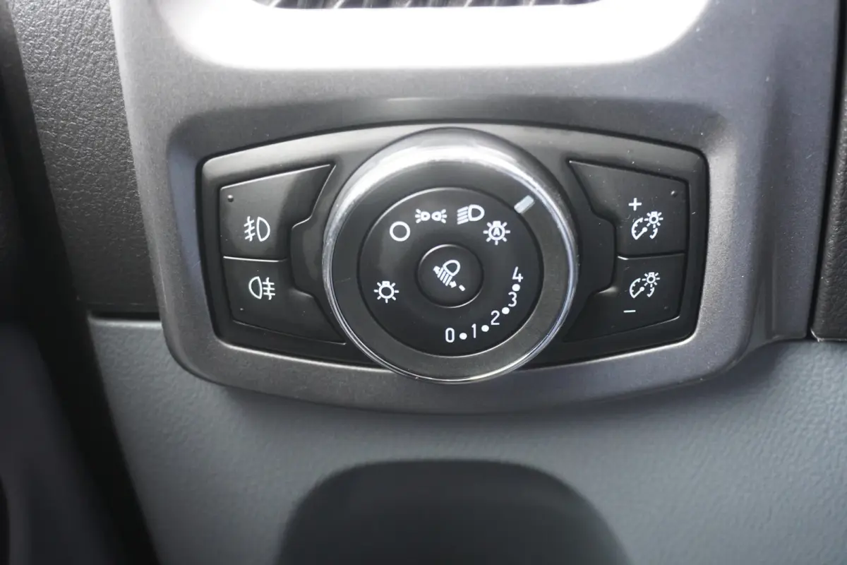 101pk L1H1 Trekhaak Navigatie Airco Cruise control Camera Parkeersensoren
