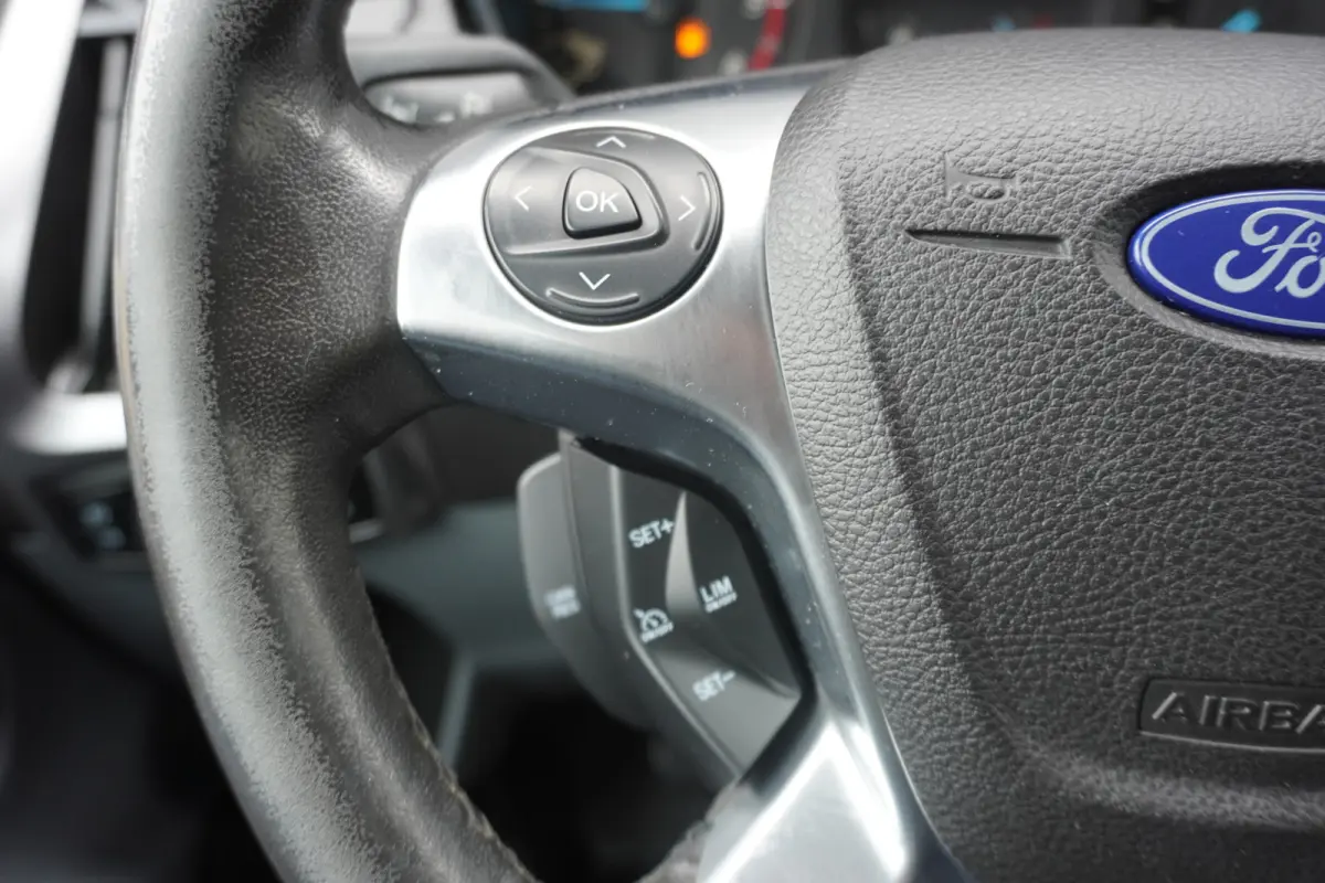 101pk L1H1 Trekhaak Navigatie Airco Cruise control Camera Parkeersensoren