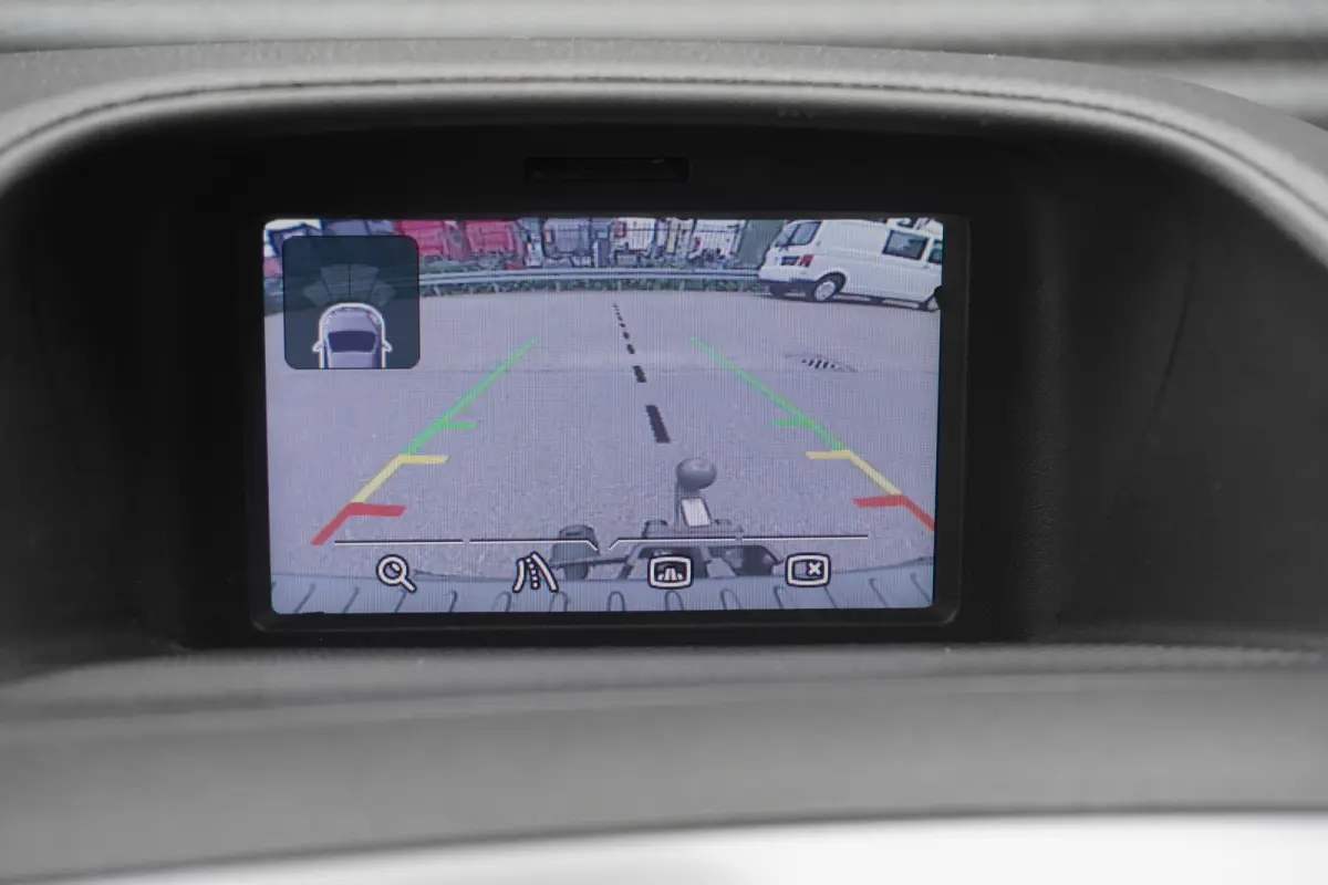 101pk L1H1 Trekhaak Navigatie Airco Cruise control Camera Parkeersensoren