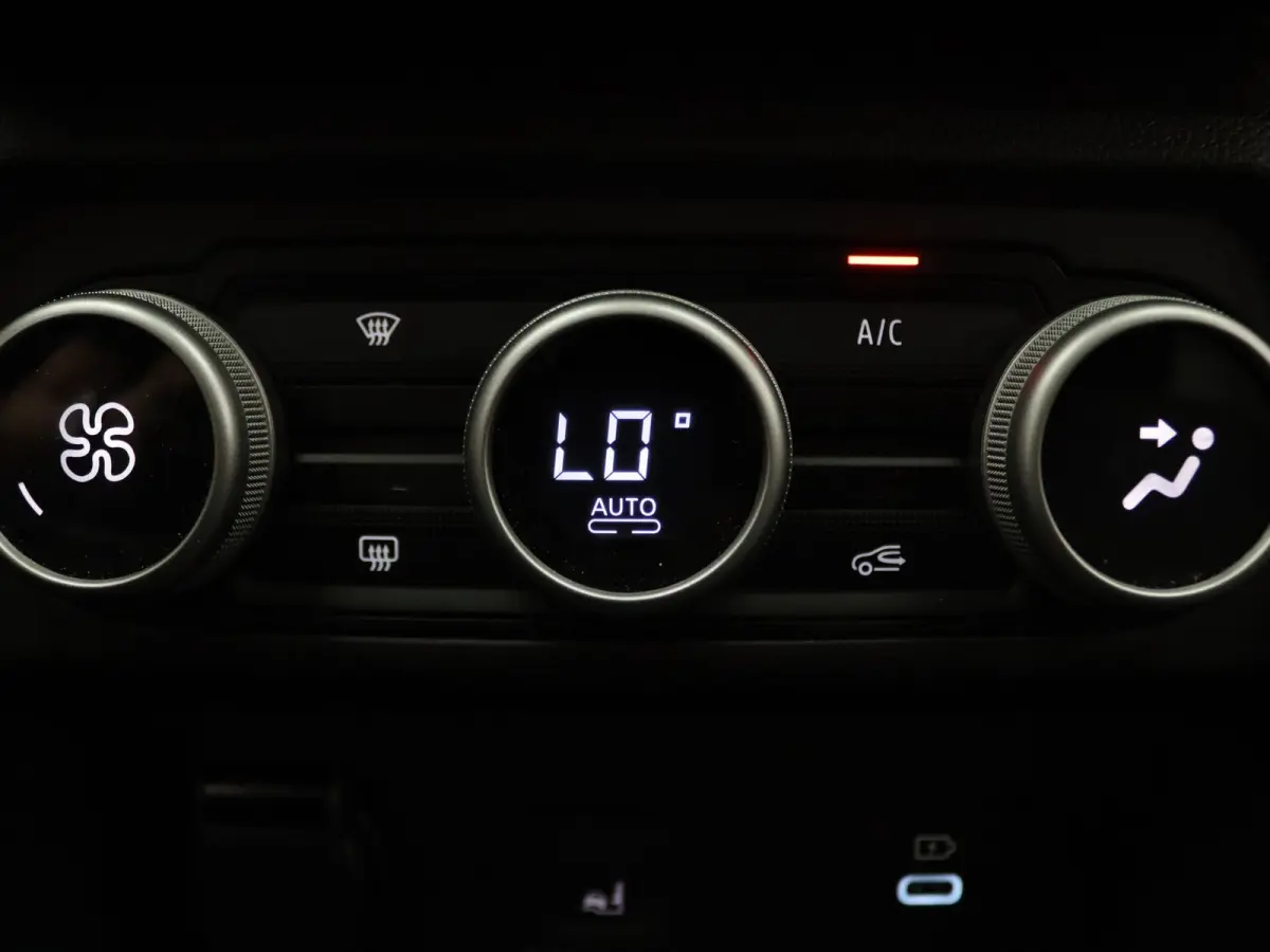 140pk Hybrid Extreme 7p. Apple Carplay/Android Auto | Climate