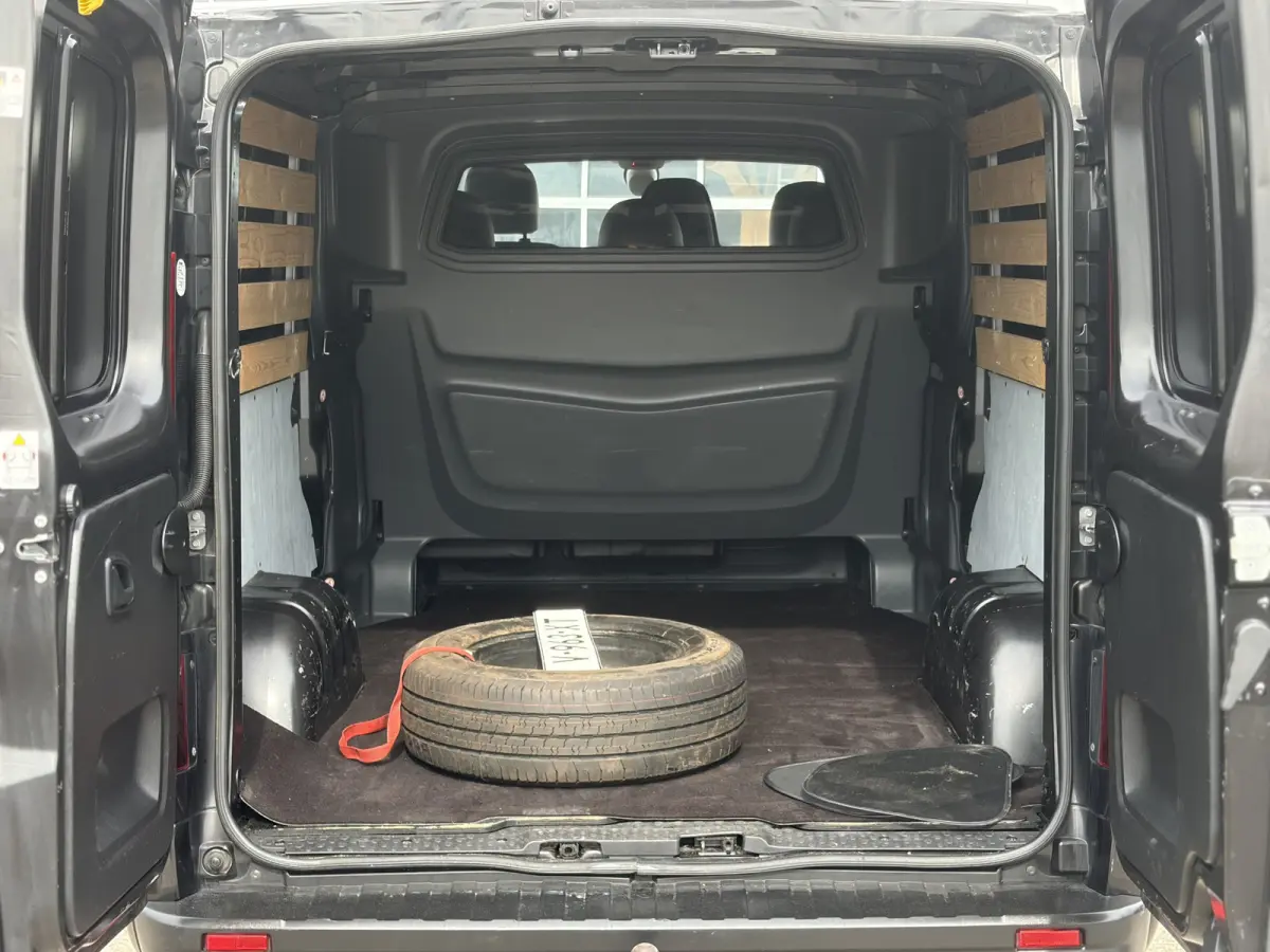 1.6 MJ EcoJet L2H1 SX 125pk | Dubbele Cabine | Koppejan Edition | Achteruitrijcamera | Bluetooth | Dab | Navigatiesysteem full map | Parkeersensor achter | Trekhaak | Zeer compleet!