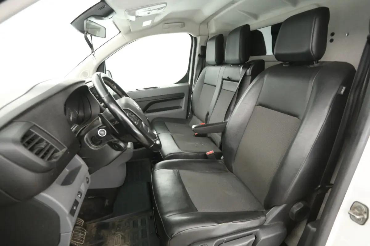 2.0D L3H1 | Automaat | Airco | Cruise | Camera | 3 Zits | Carplay | Parkeersens.