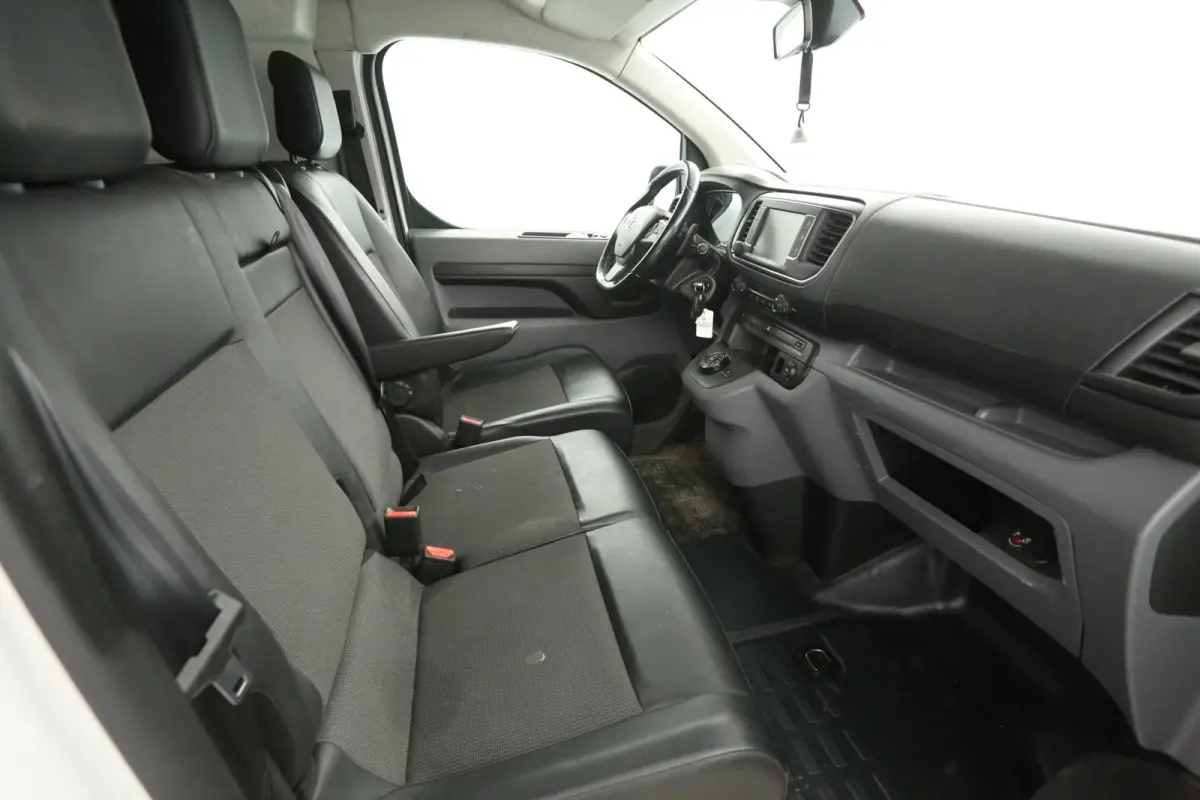 2.0D L3H1 | Automaat | Airco | Cruise | Camera | 3 Zits | Carplay | Parkeersens.