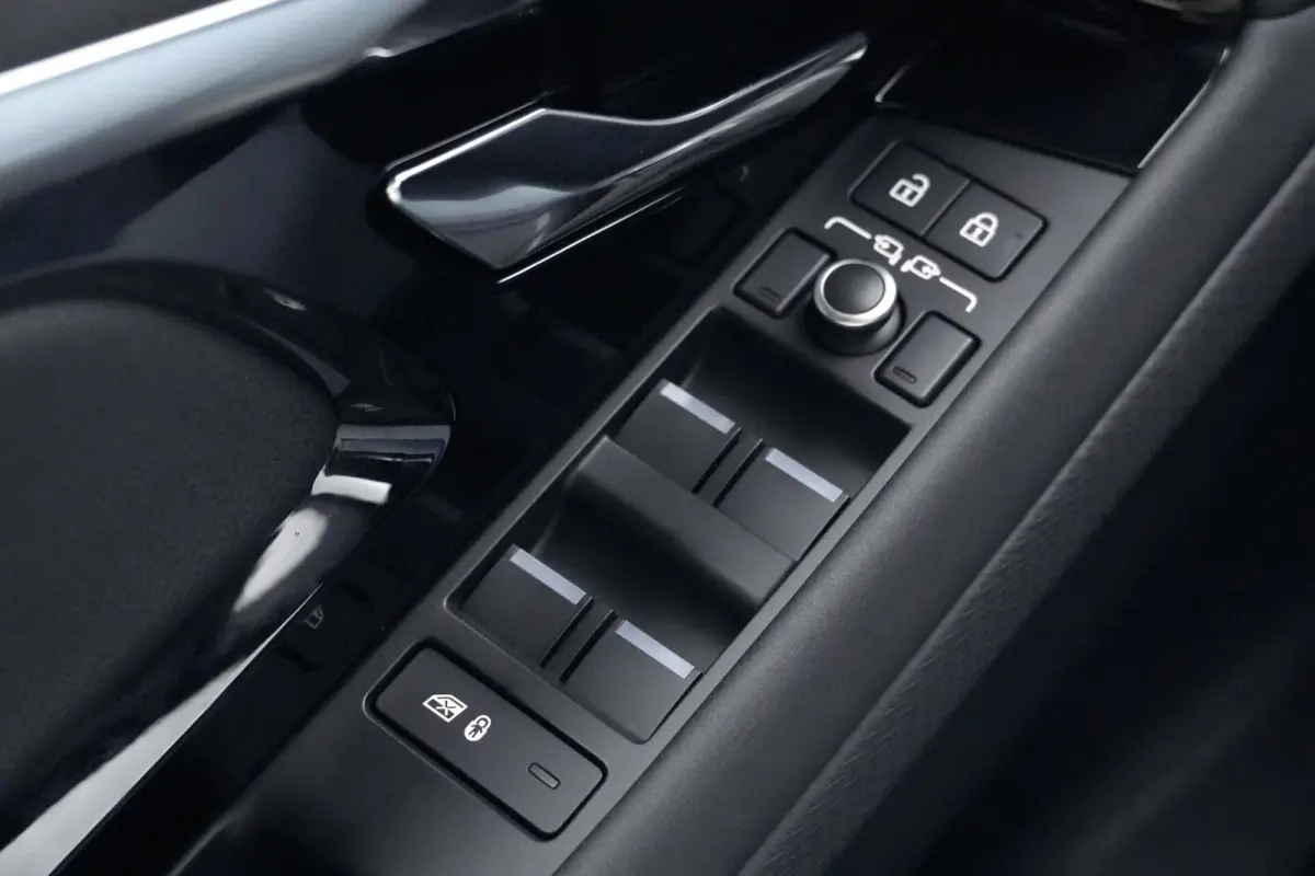 1.5 P300e AWD R-Dynamic HSE | SOH 93,6% | Pano-dak | Virtual | 360 Camera | Stuur/Stoelverwarming | Led |