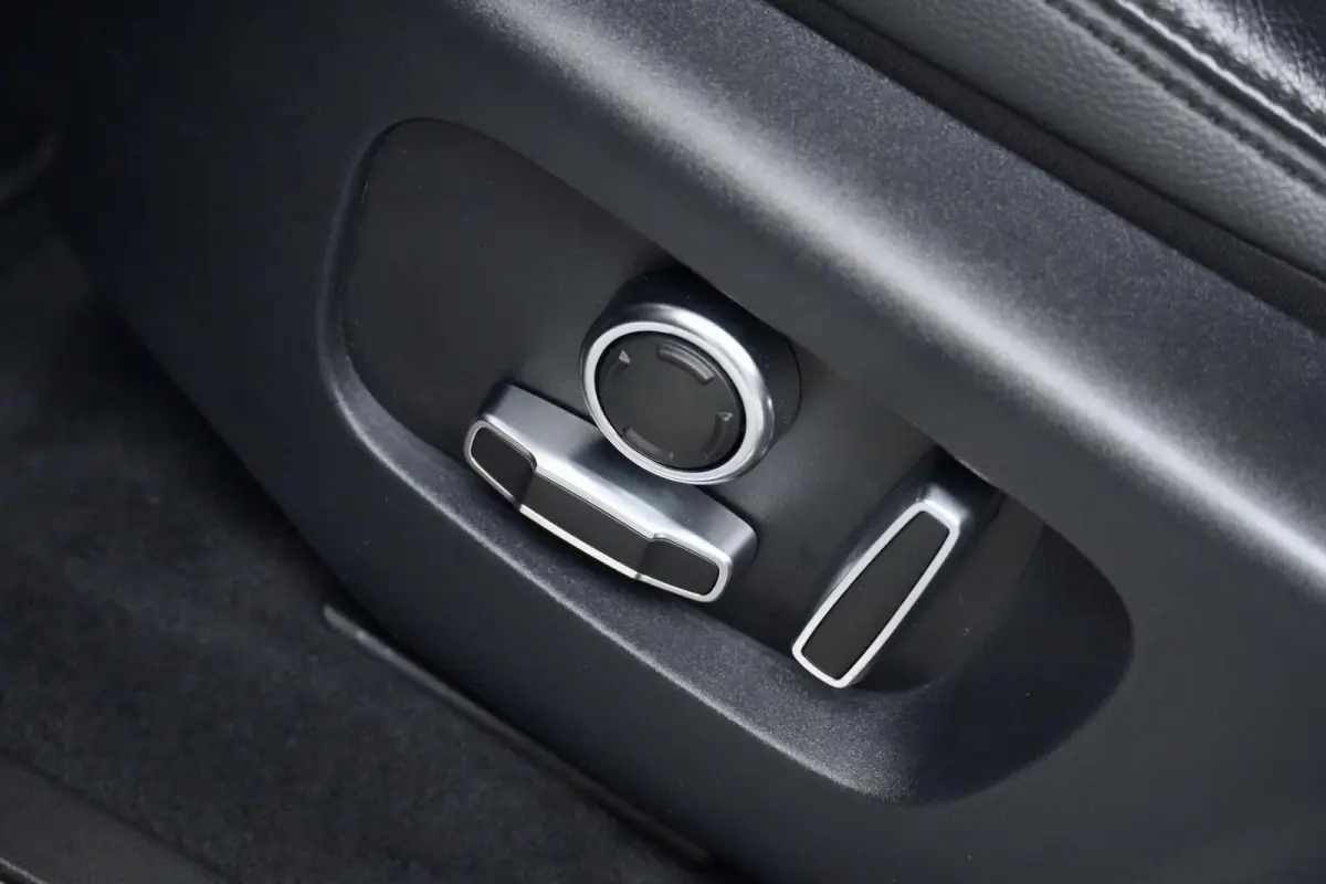 1.5 P300e AWD R-Dynamic HSE | SOH 93,6% | Pano-dak | Virtual | 360 Camera | Stuur/Stoelverwarming | Led |