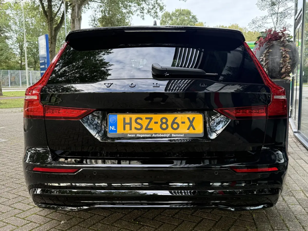 2.0 T6 Plug-in hybrid AWD Plus Dark | SOH 100% | Wegkl. Trekhaak | Leder | PDC + Camera | Climate control | LM Velgen |