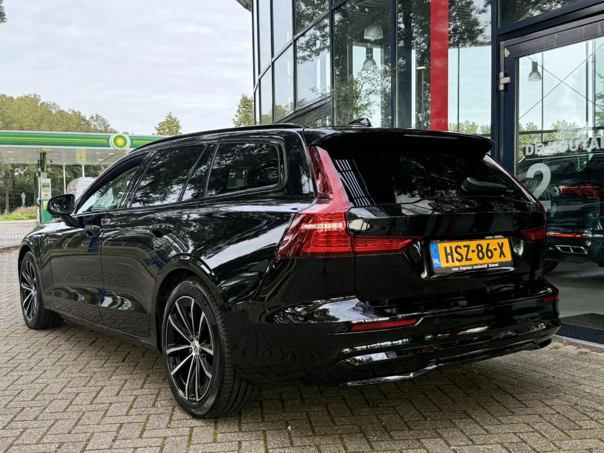 2.0 T6 Plug-in hybrid AWD Plus Dark | SOH 100% | Wegkl. Trekhaak | Leder | PDC + Camera | Climate control | LM Velgen |