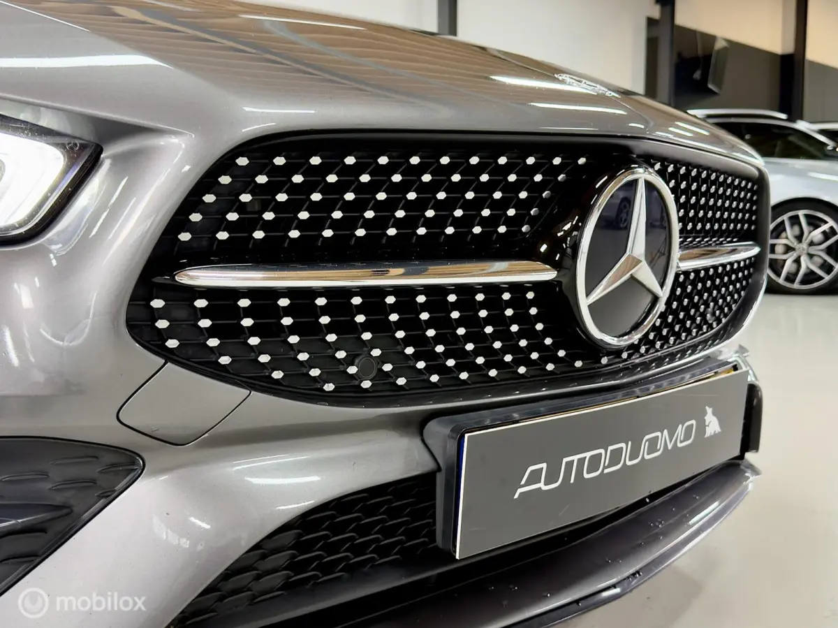 180 AMG | Pano | Stoelverwarming | Sfeer | Night | 18" | LED HP | NAP | Camera | Leer | Verkeerslichtweergave+ | Widescreen | DYNAMIC