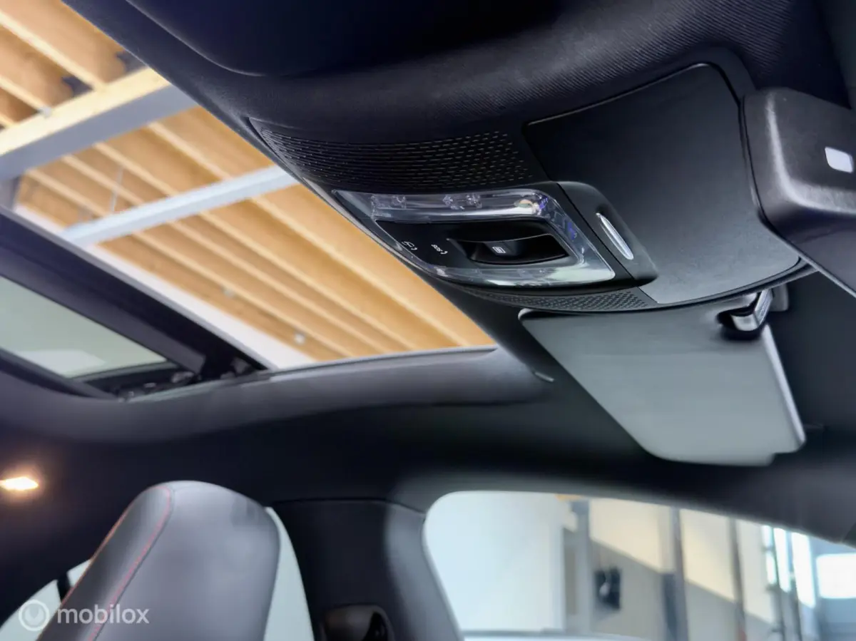 180 AMG | Pano | Stoelverwarming | Sfeer | Night | 18" | LED HP | NAP | Camera | Leer | Verkeerslichtweergave+ | Widescreen | DYNAMIC