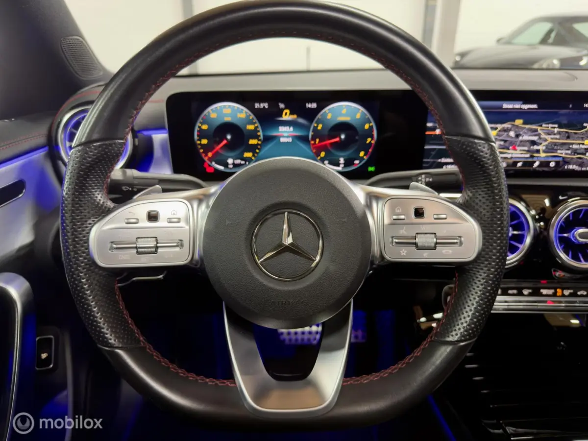 180 AMG | Pano | Stoelverwarming | Sfeer | Night | 18" | LED HP | NAP | Camera | Leer | Verkeerslichtweergave+ | Widescreen | DYNAMIC