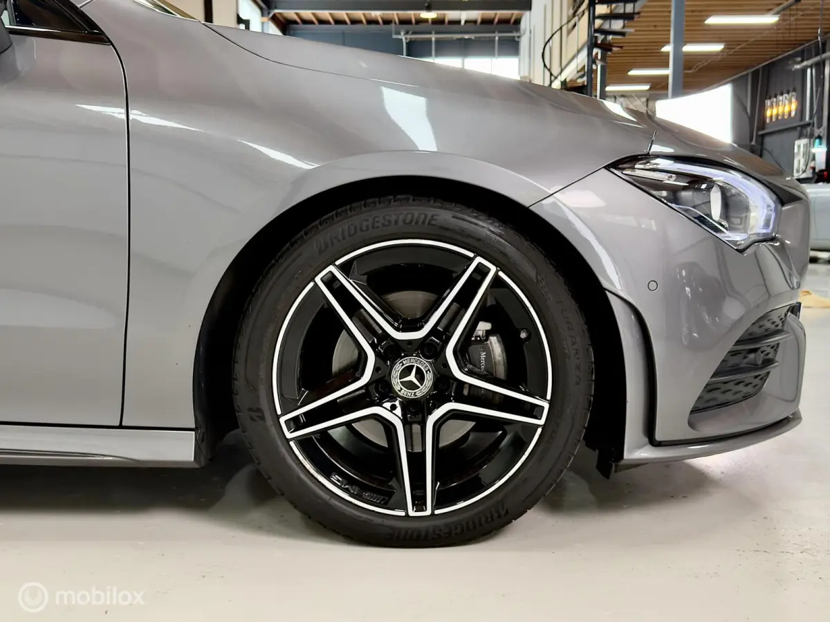 180 AMG | Pano | Stoelverwarming | Sfeer | Night | 18" | LED HP | NAP | Camera | Leer | Verkeerslichtweergave+ | Widescreen | DYNAMIC