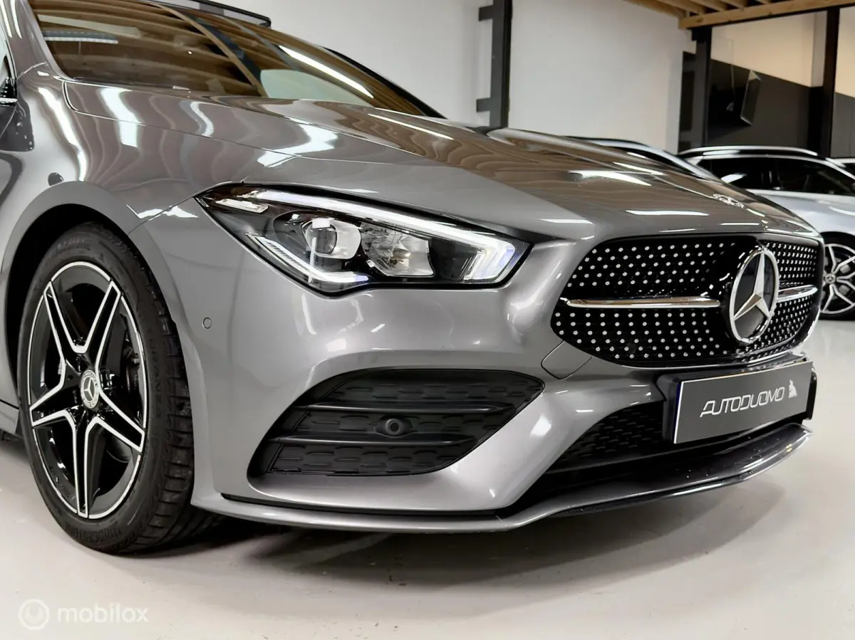 180 AMG | Pano | Stoelverwarming | Sfeer | Night | 18" | LED HP | NAP | Camera | Leer | Verkeerslichtweergave+ | Widescreen | DYNAMIC