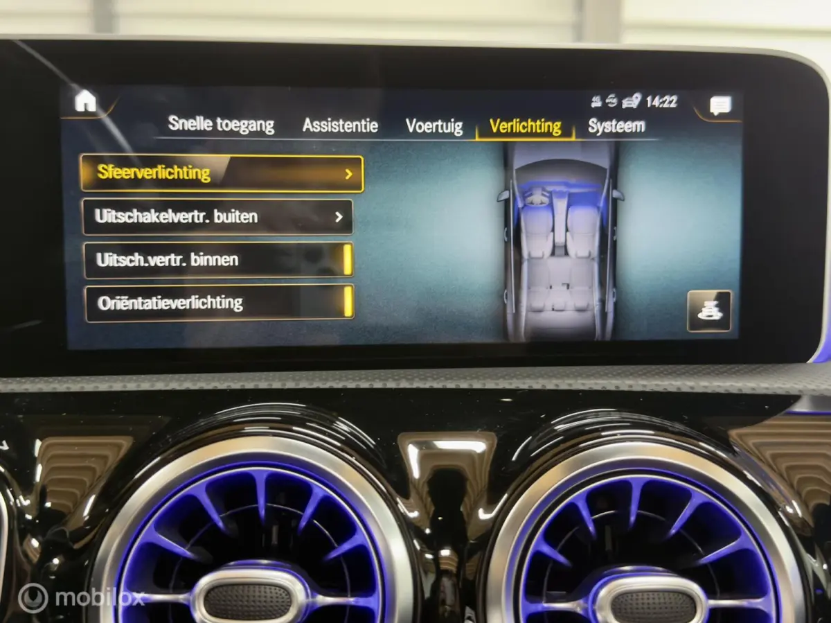 180 AMG | Pano | Stoelverwarming | Sfeer | Night | 18" | LED HP | NAP | Camera | Leer | Verkeerslichtweergave+ | Widescreen | DYNAMIC