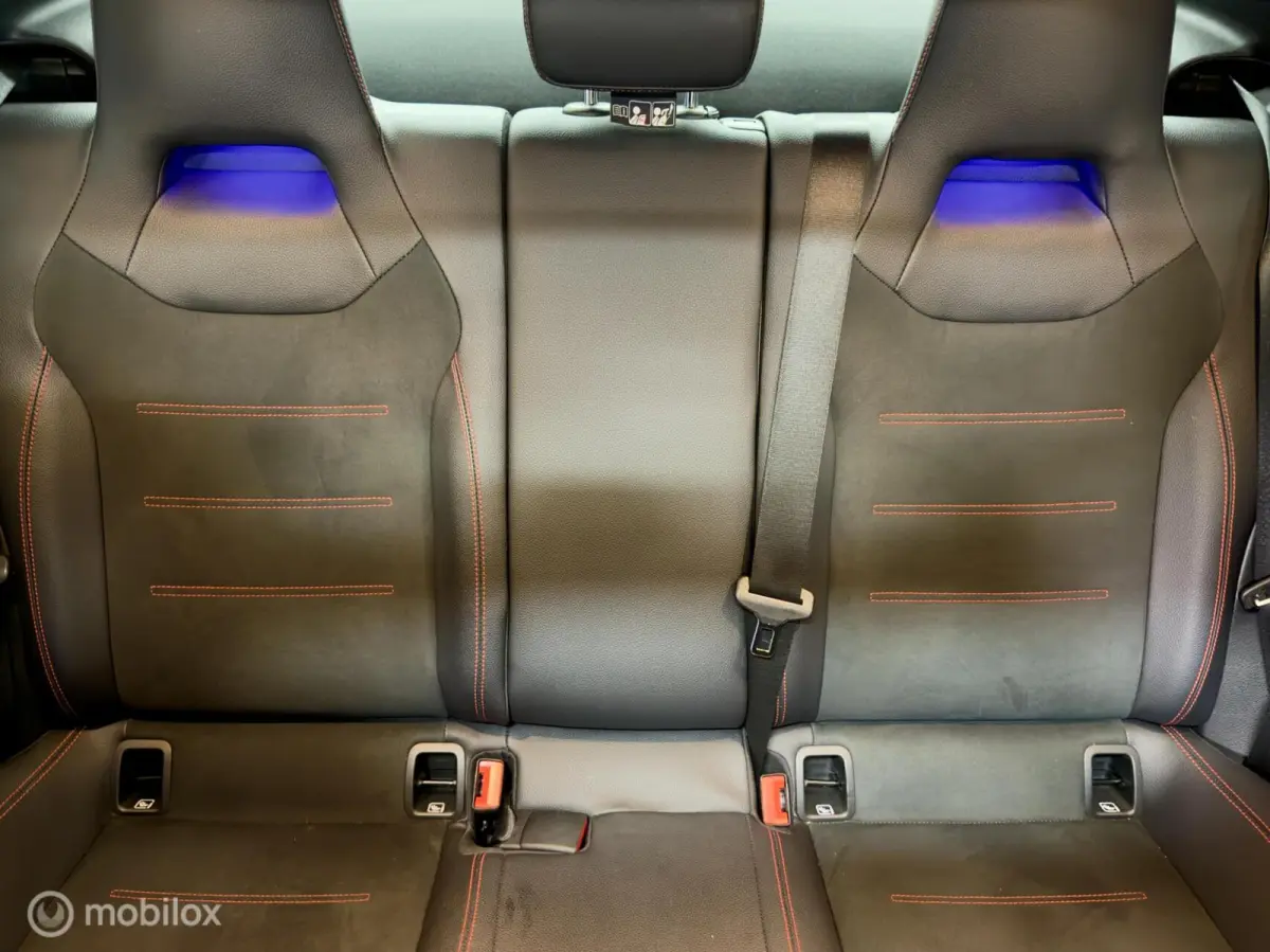 180 AMG | Pano | Stoelverwarming | Sfeer | Night | 18" | LED HP | NAP | Camera | Leer | Verkeerslichtweergave+ | Widescreen | DYNAMIC