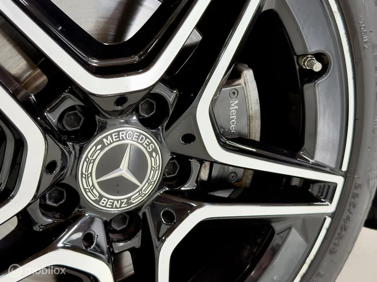 180 AMG | Pano | Stoelverwarming | Sfeer | Night | 18" | LED HP | NAP | Camera | Leer | Verkeerslichtweergave+ | Widescreen | DYNAMIC
