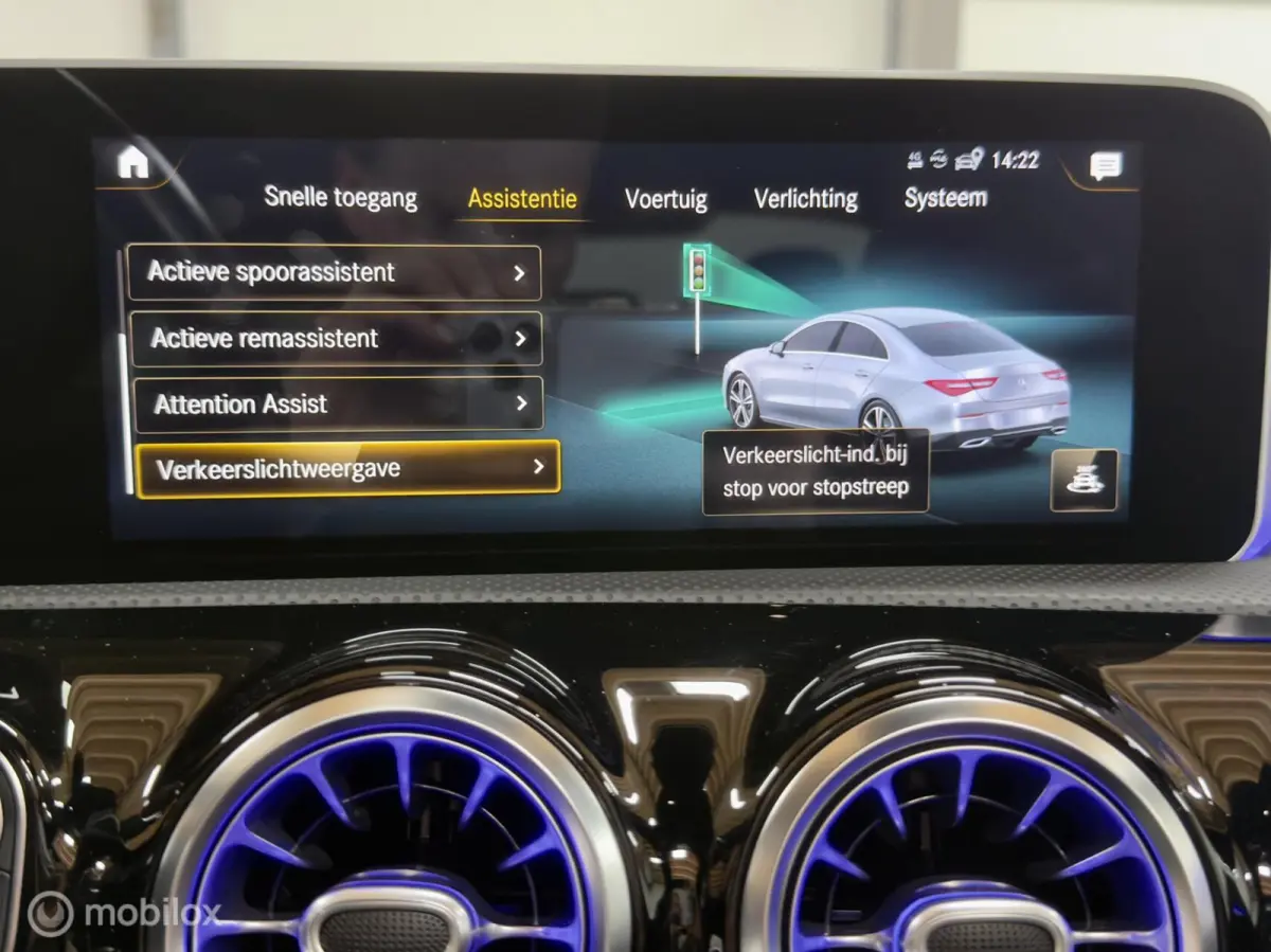 180 AMG | Pano | Stoelverwarming | Sfeer | Night | 18" | LED HP | NAP | Camera | Leer | Verkeerslichtweergave+ | Widescreen | DYNAMIC