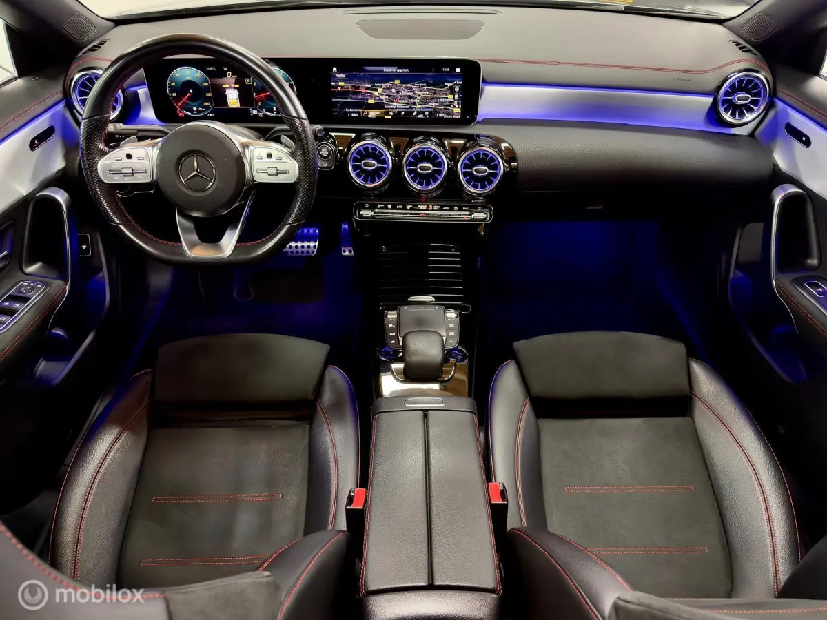180 AMG | Pano | Stoelverwarming | Sfeer | Night | 18" | LED HP | NAP | Camera | Leer | Verkeerslichtweergave+ | Widescreen | DYNAMIC