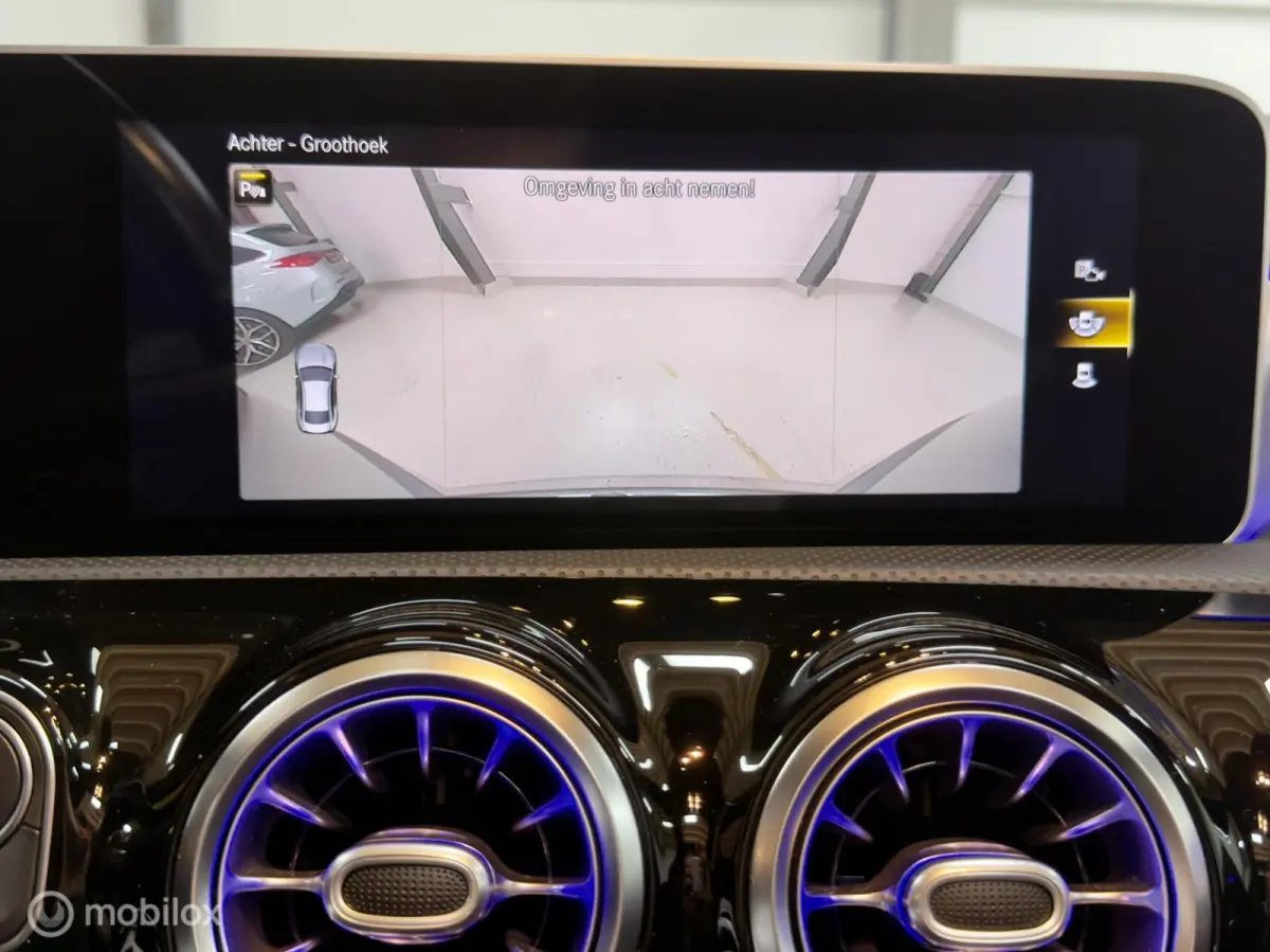 180 AMG | Pano | Stoelverwarming | Sfeer | Night | 18" | LED HP | NAP | Camera | Leer | Verkeerslichtweergave+ | Widescreen | DYNAMIC