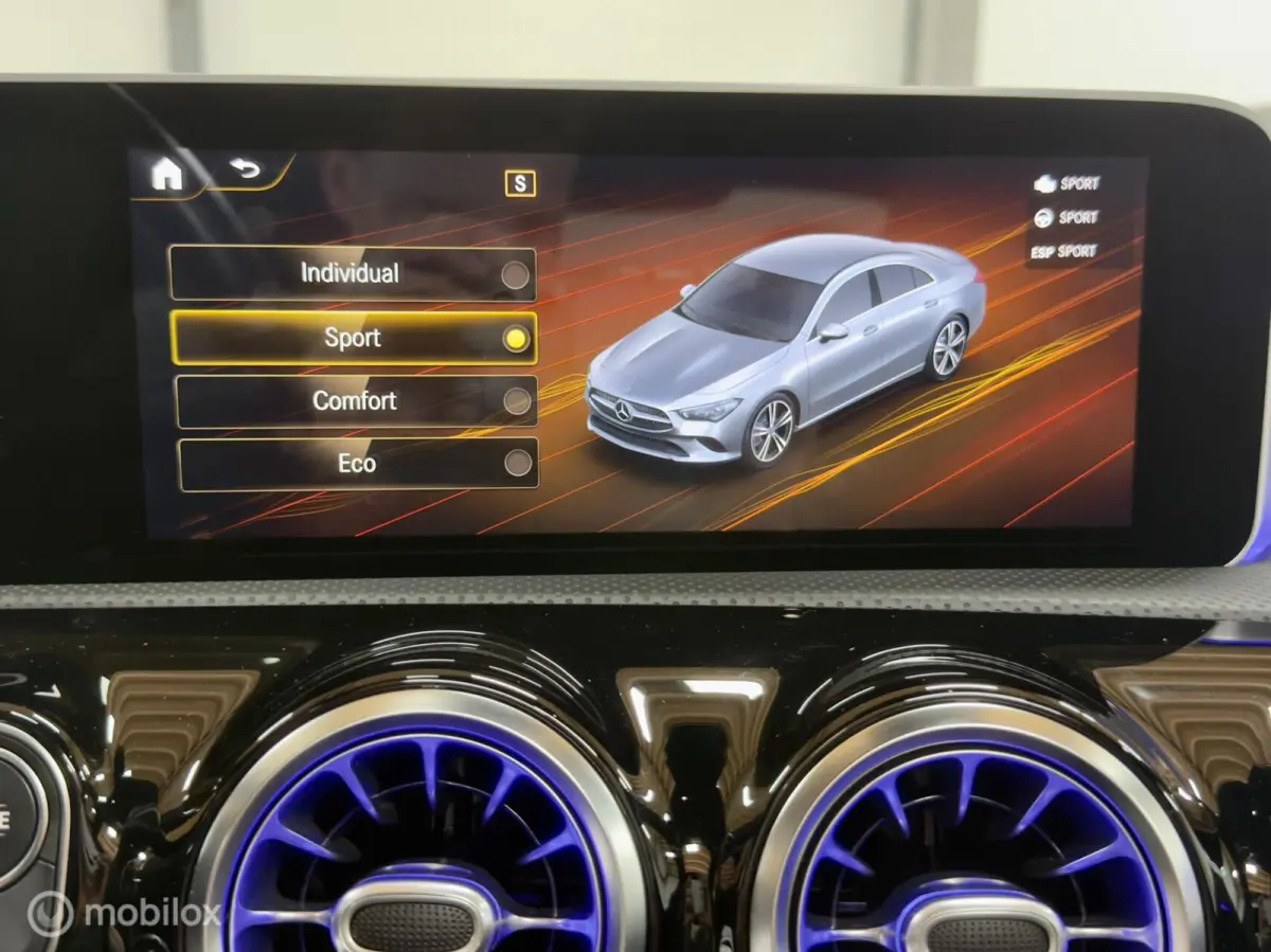 180 AMG | Pano | Stoelverwarming | Sfeer | Night | 18" | LED HP | NAP | Camera | Leer | Verkeerslichtweergave+ | Widescreen | DYNAMIC