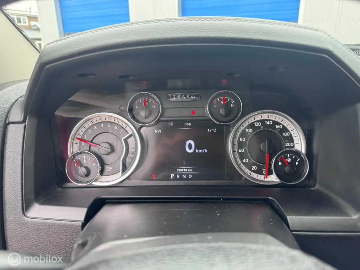 1500 5.7 V8 Crew Cab Laramie