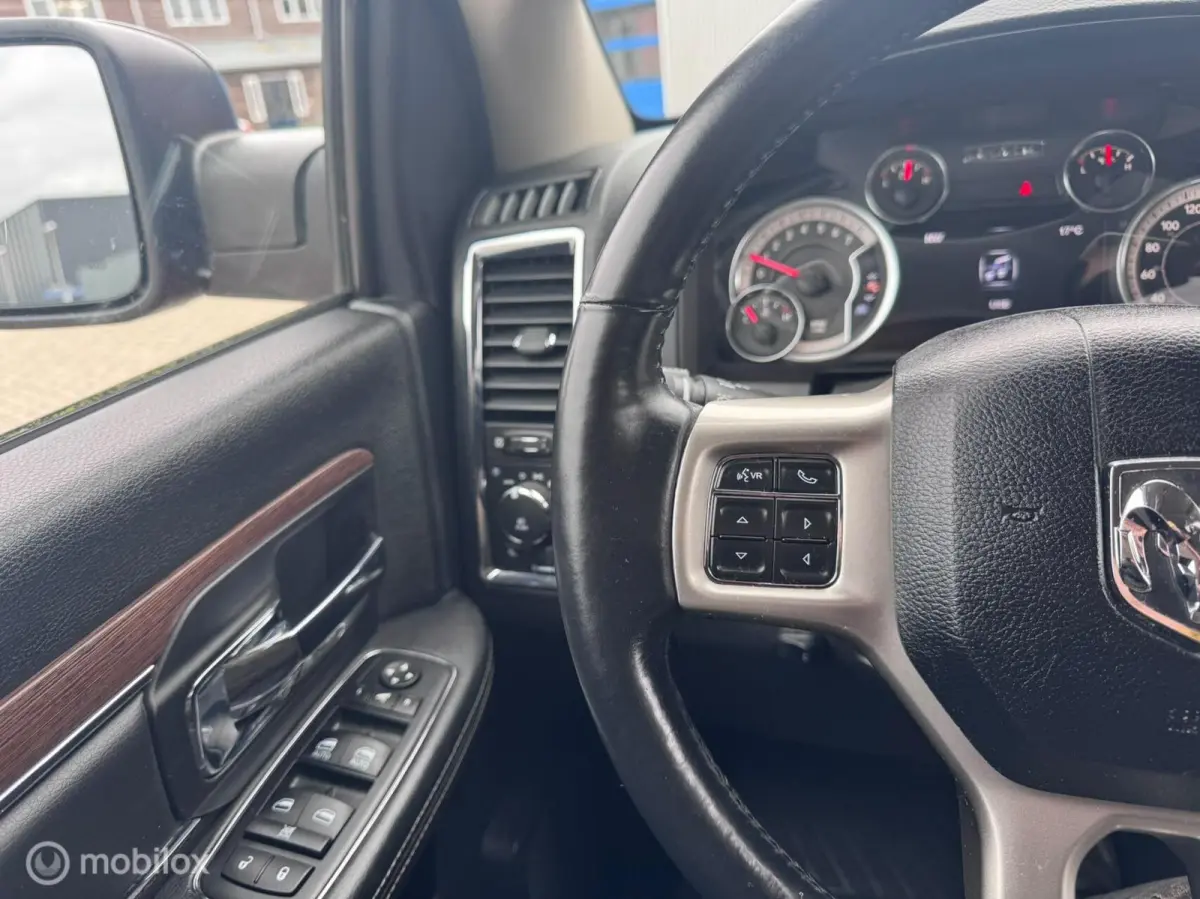 1500 5.7 V8 Crew Cab Laramie