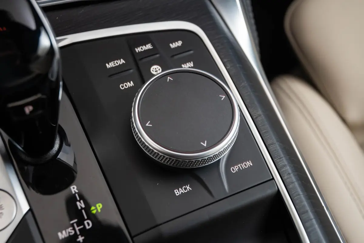 M440i xDrive High Executive Driving Assistant Professional - Head up - Harman Kardon - Comfort Access - Elektrisch verwarmde voorstoelen - Air collar - Parking Assistant Plus -