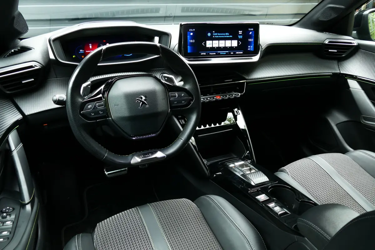 1.2 PureTech GT / CAMERA / STOELVERWARMING / FULL-LED / 17"LMV / NAVI / CLIMA / PDC / BLUETOOTH / CRUISECONTROL / 1E EIGENAAR / SCHITTERENDE STAAT !!
