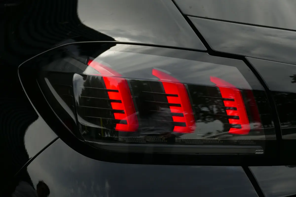 1.2 PureTech GT / CAMERA / STOELVERWARMING / FULL-LED / 17"LMV / NAVI / CLIMA / PDC / BLUETOOTH / CRUISECONTROL / 1E EIGENAAR / SCHITTERENDE STAAT !!