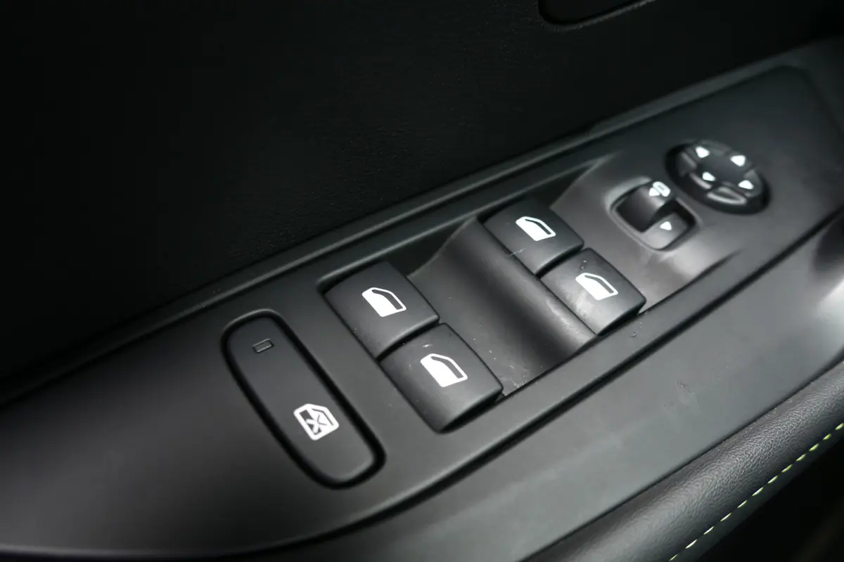 1.2 PureTech GT / CAMERA / STOELVERWARMING / FULL-LED / 17"LMV / NAVI / CLIMA / PDC / BLUETOOTH / CRUISECONTROL / 1E EIGENAAR / SCHITTERENDE STAAT !!