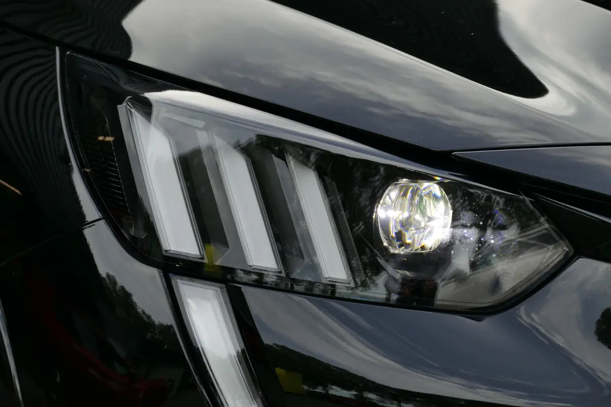 1.2 PureTech GT / CAMERA / STOELVERWARMING / FULL-LED / 17"LMV / NAVI / CLIMA / PDC / BLUETOOTH / CRUISECONTROL / 1E EIGENAAR / SCHITTERENDE STAAT !!