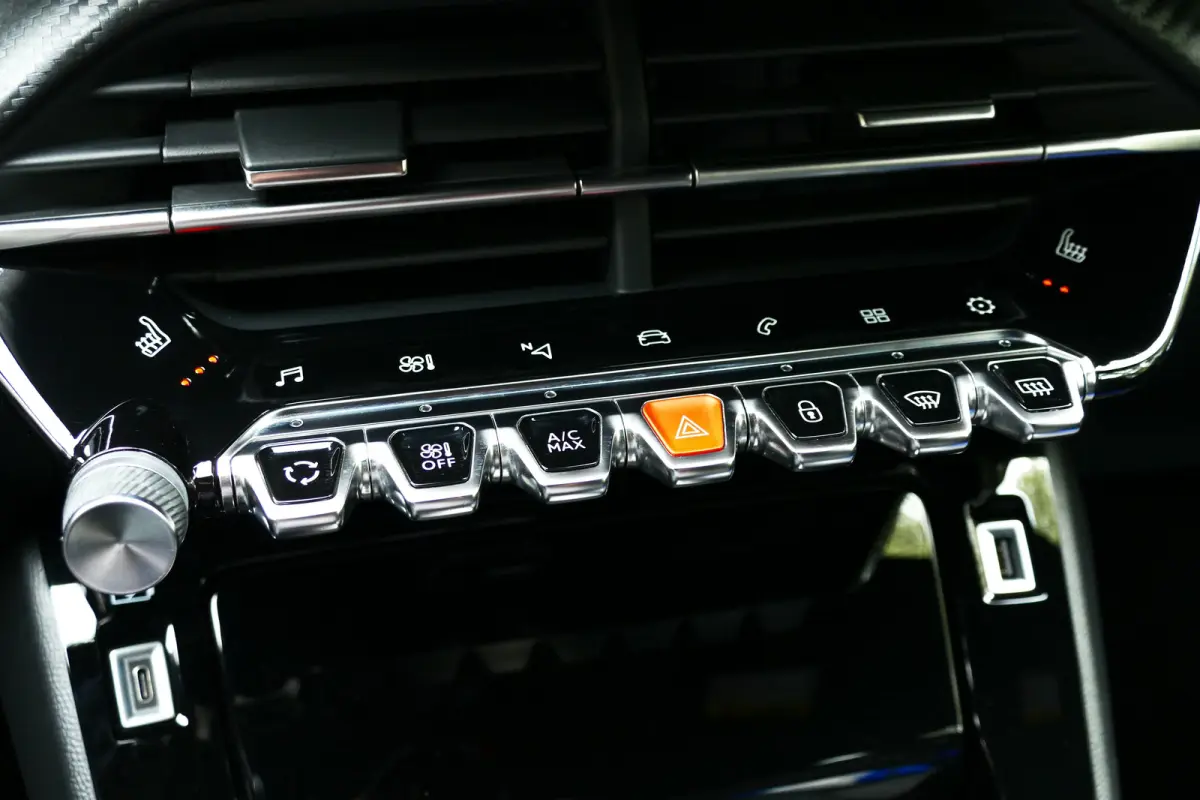 1.2 PureTech GT / CAMERA / STOELVERWARMING / FULL-LED / 17"LMV / NAVI / CLIMA / PDC / BLUETOOTH / CRUISECONTROL / 1E EIGENAAR / SCHITTERENDE STAAT !!