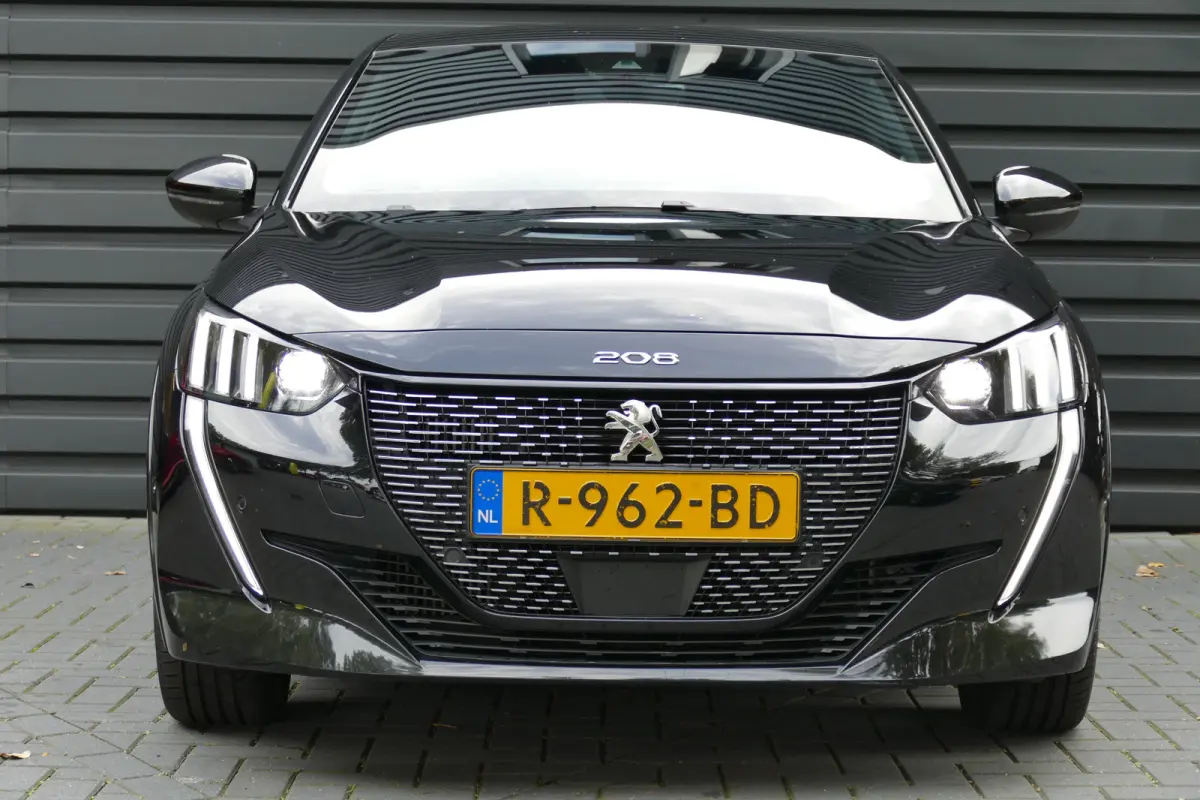 1.2 PureTech GT / CAMERA / STOELVERWARMING / FULL-LED / 17"LMV / NAVI / CLIMA / PDC / BLUETOOTH / CRUISECONTROL / 1E EIGENAAR / SCHITTERENDE STAAT !!
