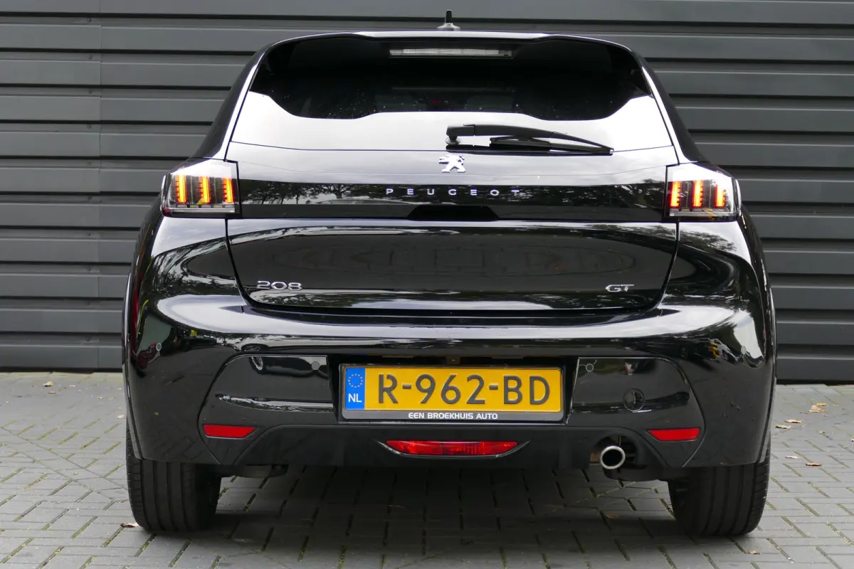 1.2 PureTech GT / CAMERA / STOELVERWARMING / FULL-LED / 17"LMV / NAVI / CLIMA / PDC / BLUETOOTH / CRUISECONTROL / 1E EIGENAAR / SCHITTERENDE STAAT !!