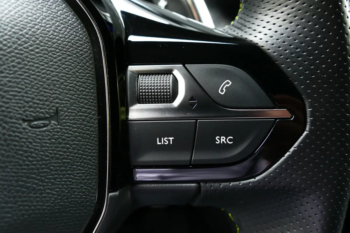 1.2 PureTech GT / CAMERA / STOELVERWARMING / FULL-LED / 17"LMV / NAVI / CLIMA / PDC / BLUETOOTH / CRUISECONTROL / 1E EIGENAAR / SCHITTERENDE STAAT !!