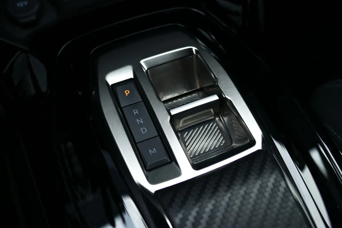 1.2 PureTech GT / CAMERA / STOELVERWARMING / FULL-LED / 17"LMV / NAVI / CLIMA / PDC / BLUETOOTH / CRUISECONTROL / 1E EIGENAAR / SCHITTERENDE STAAT !!