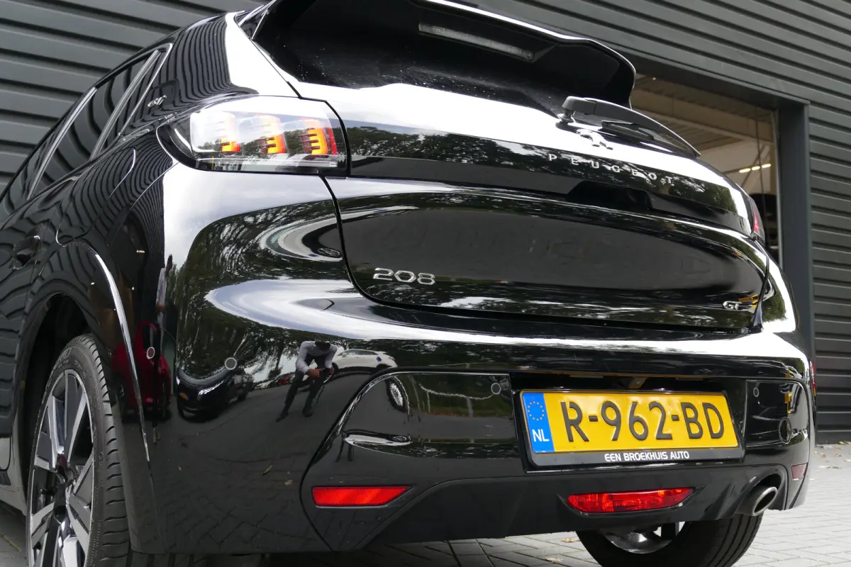 1.2 PureTech GT / CAMERA / STOELVERWARMING / FULL-LED / 17"LMV / NAVI / CLIMA / PDC / BLUETOOTH / CRUISECONTROL / 1E EIGENAAR / SCHITTERENDE STAAT !!